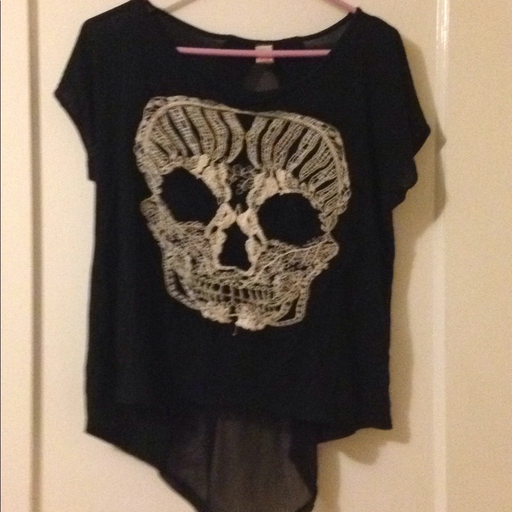 Black skull shirt